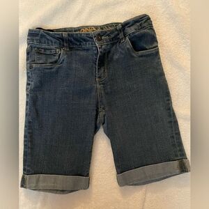 Girls 16 regular Arizona Jean Co. 5-pocket belted medium wash Bermuda shorts